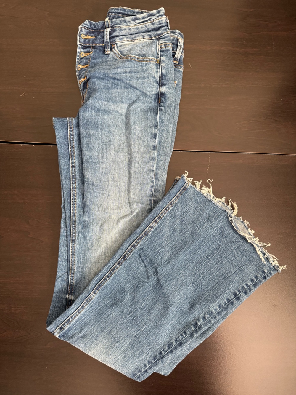 Frayed Hem Wide-Leg Jeans in Light Blue